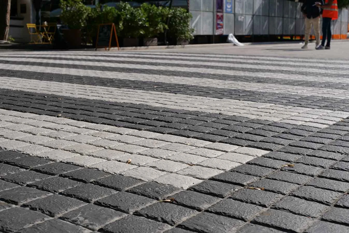 gres na przejściu dla pieszych.webp